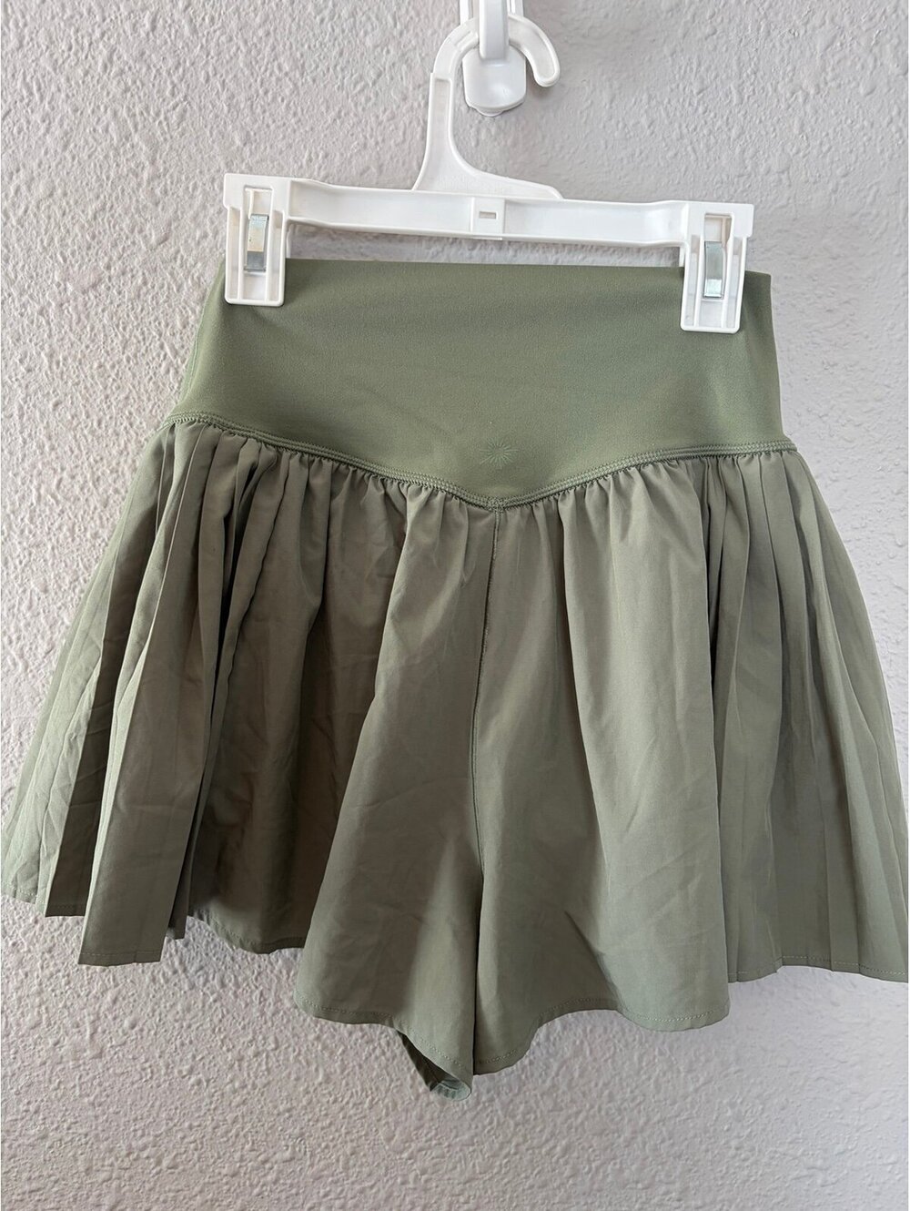 Offline by Aerie Real Good High Waisted Pleated Shorts Green size S. Built in sp